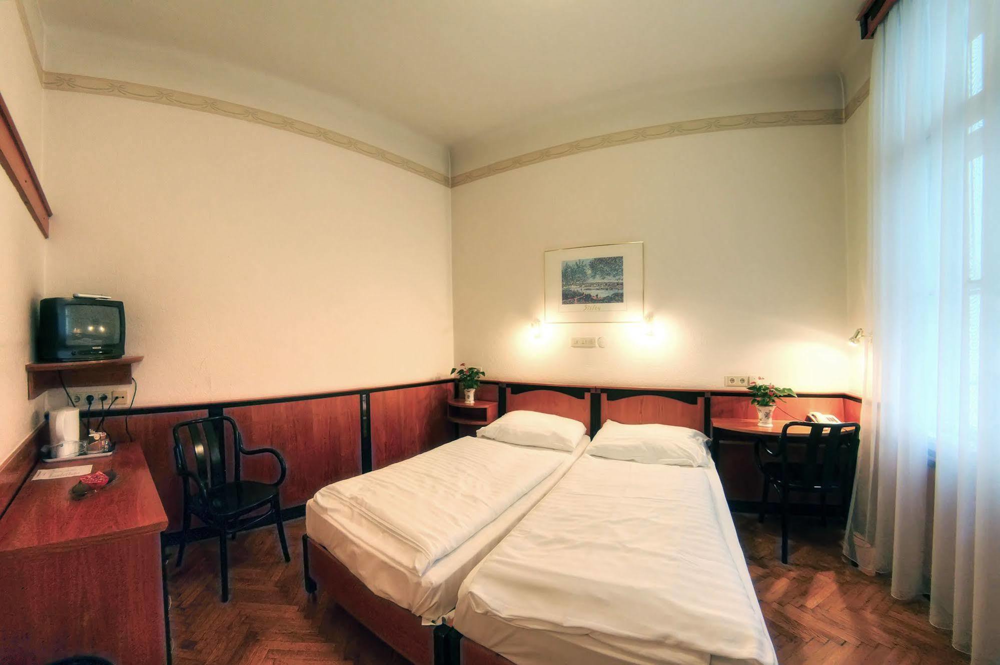 Carlton Opera Hotel Vienna Exterior photo